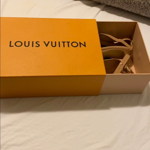 Authentic Louis Vuitton Unchain Strap Studs Sandal - Picture 3 of 8